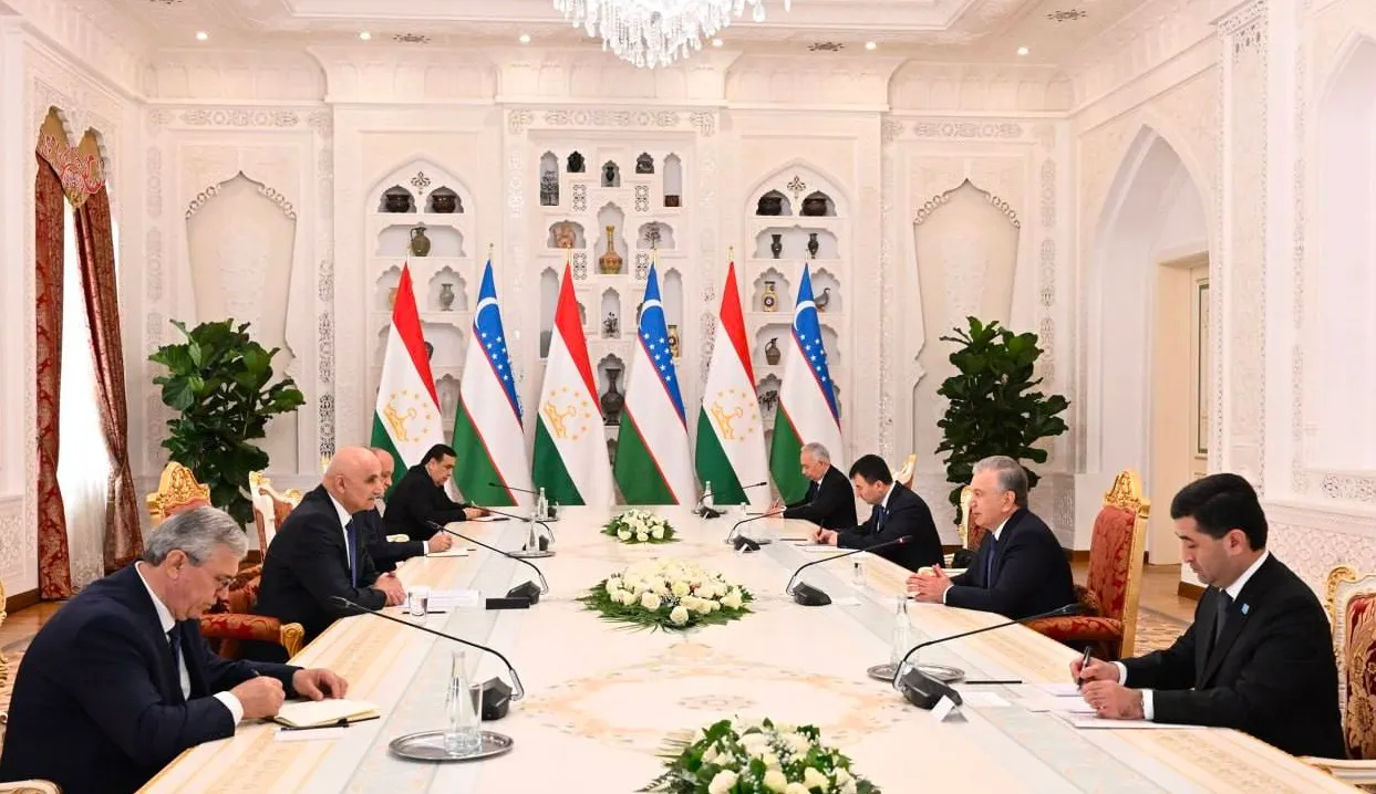 The President of Uzbekistan spoke in favor of further development of interparliamentary cooperation with Tajikistan