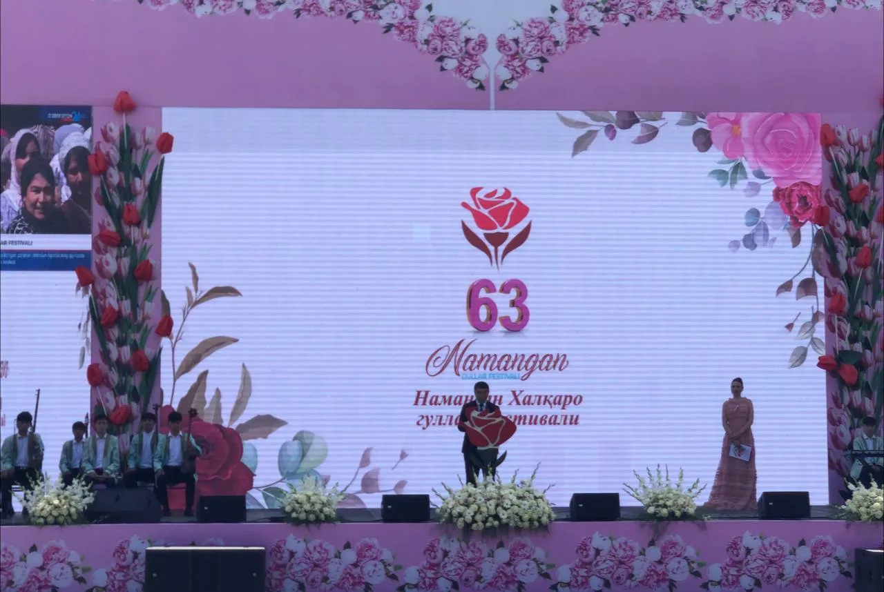 Namanganda 63-Xalqaro gullar festivali an'anaviy avtomobillar paradi bilan boshlandi