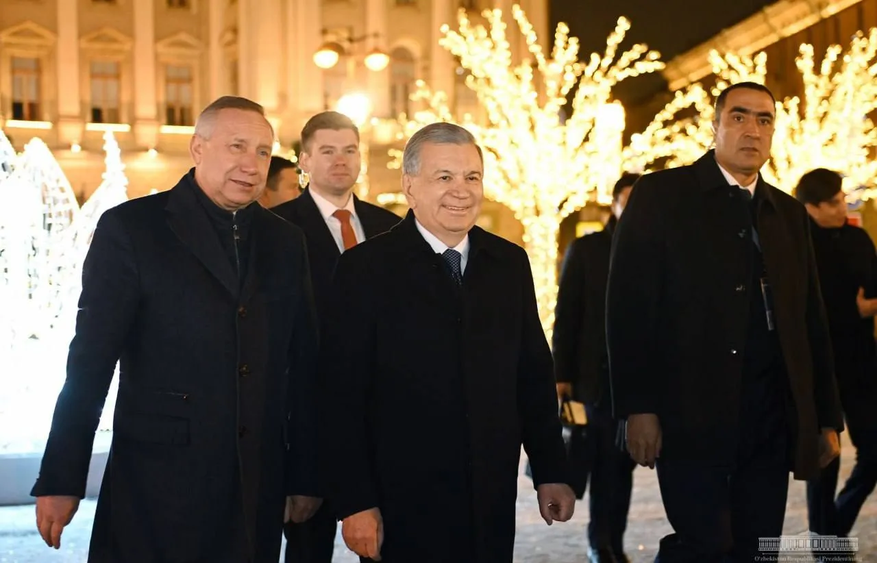 O'zbekiston Prezidenti MDH va YOII sammitlarida ishtirok etish uchun Sankt-Peterburg shahriga keldi