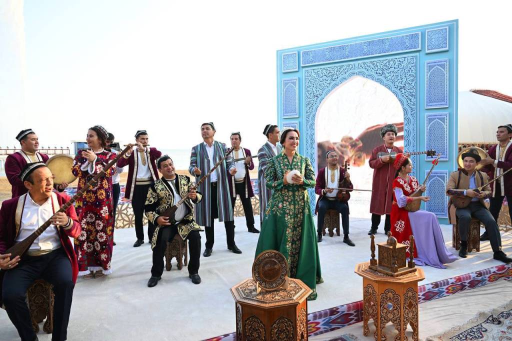 Davlat rahbarlari Avazadagi milliy pavilonlarni borib ko‘rdilar