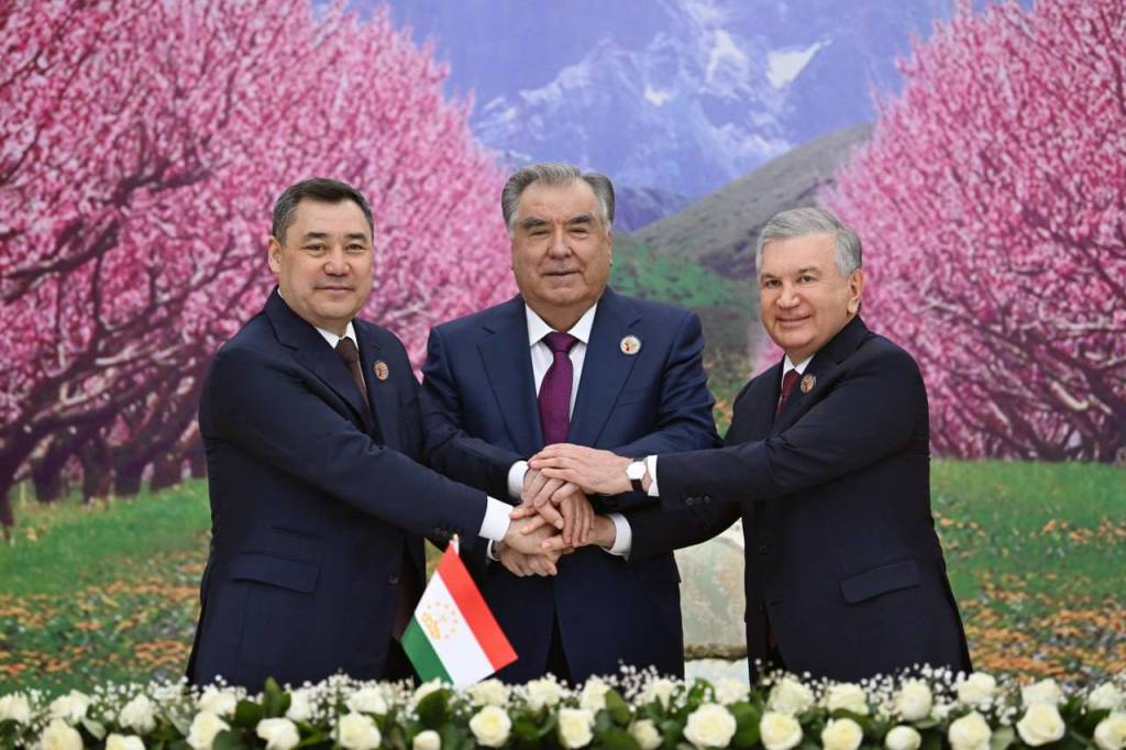 O‘zbekiston Prezidenti davlat rahbarlarining uch tomonlama uchrashuvida ishtirok etdi