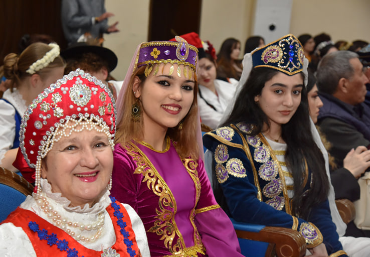 Xalqaro til bayrami