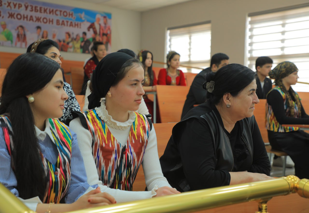 Surxondaryo viloyatida milliy madaniy markazlar faoliyati muhokama qilindi