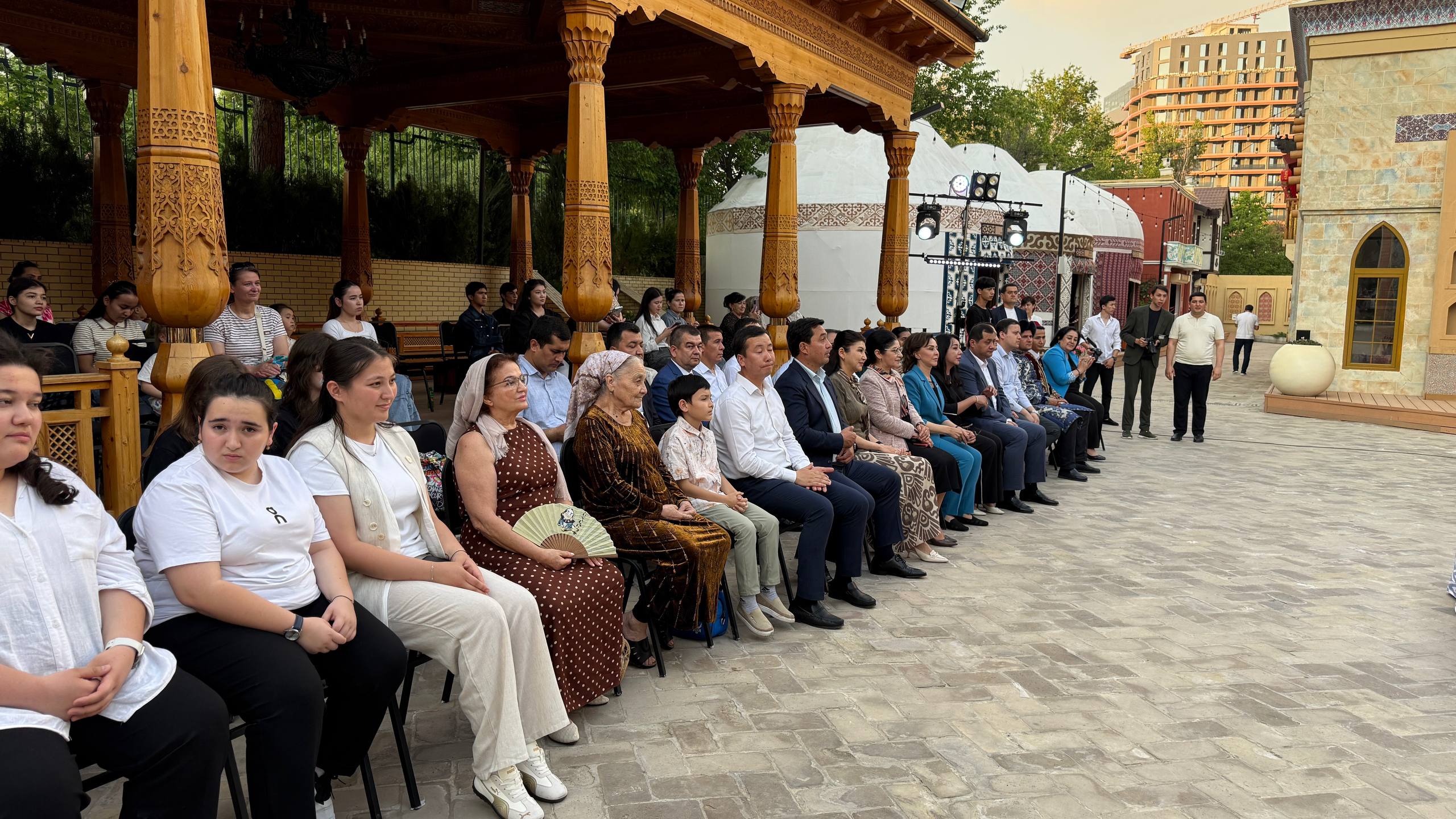 “Milliy liboslar” kechasi – an’ana va zamonaviylik uyg‘unligi